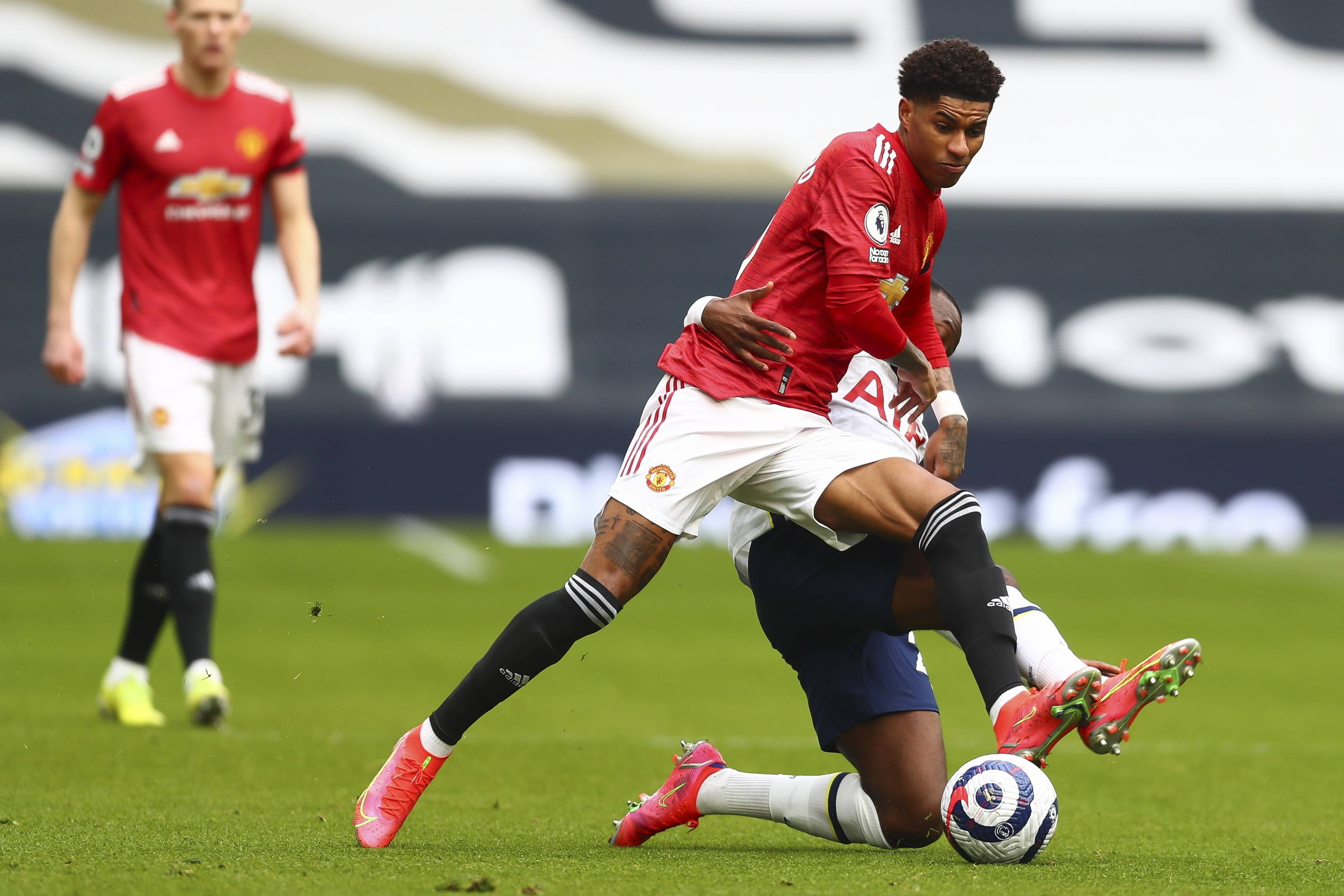 上展现出令 上展现出令